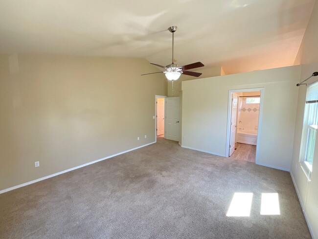 Building Photo - 3 Bedroom Home Available Near Milton E Pro...
