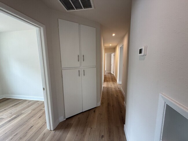 Building Photo - 3 brd, 1 bath located  in the Chandler Bike Path Neighborhood