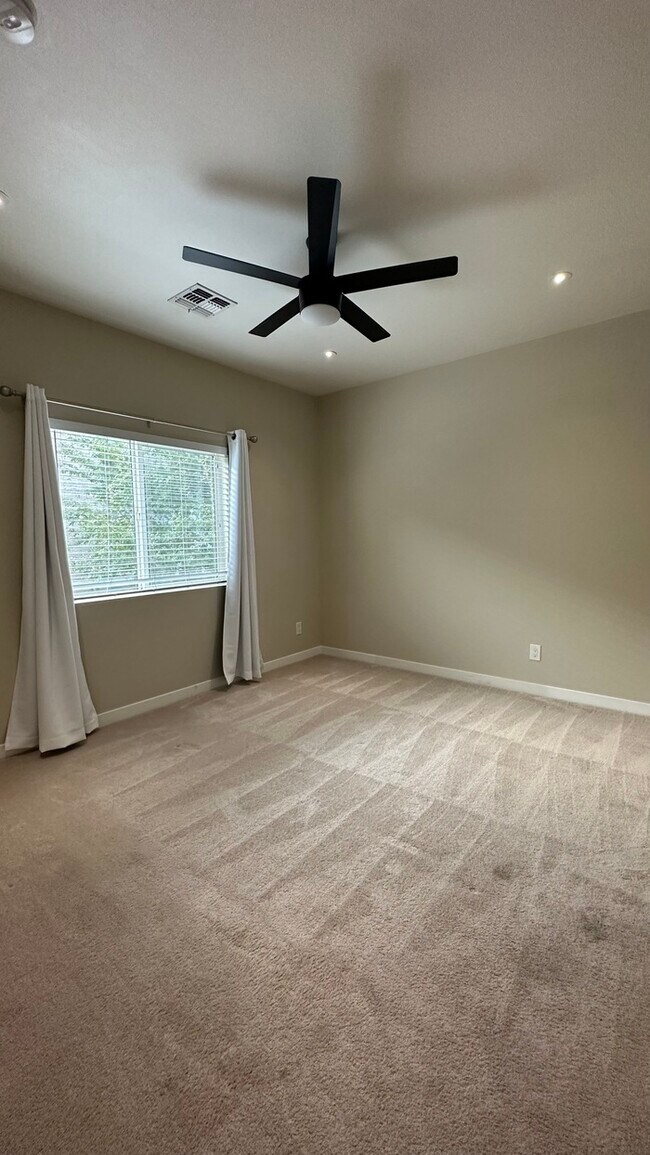 Building Photo - 3/2.5 Condo in Gated Complex