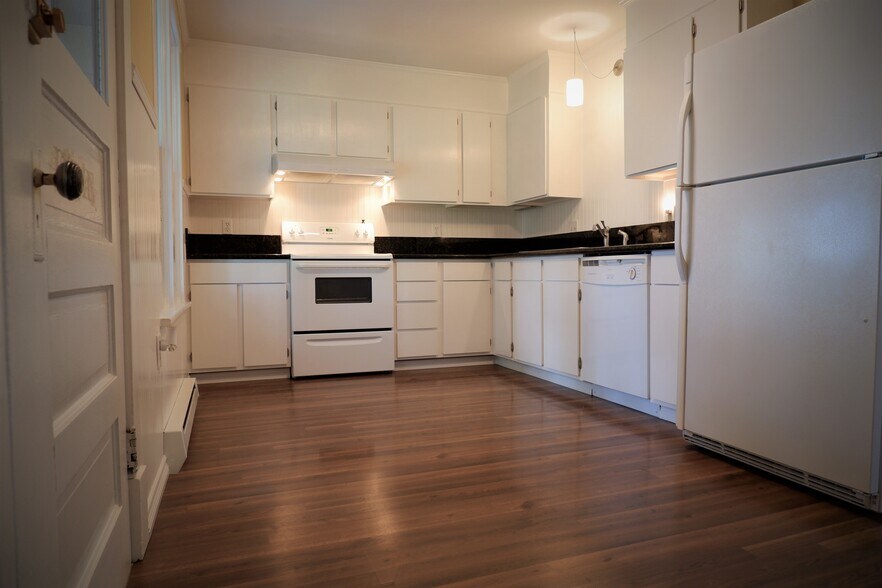 Building Photo - 3517 E 32nd Ave