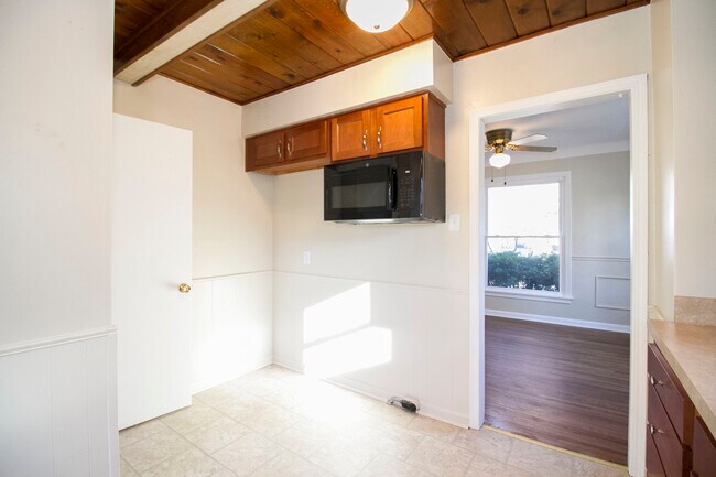 Building Photo - 4353 Lyman Ave