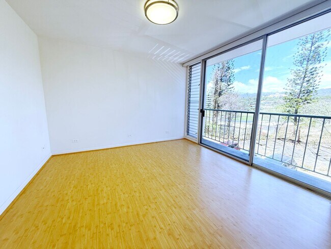 Building Photo - **VIEW FULL AD FOR DETAILS** 1 BED / 1 BAT...