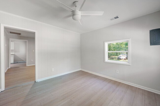 Building Photo - 4673 Hassell Ave