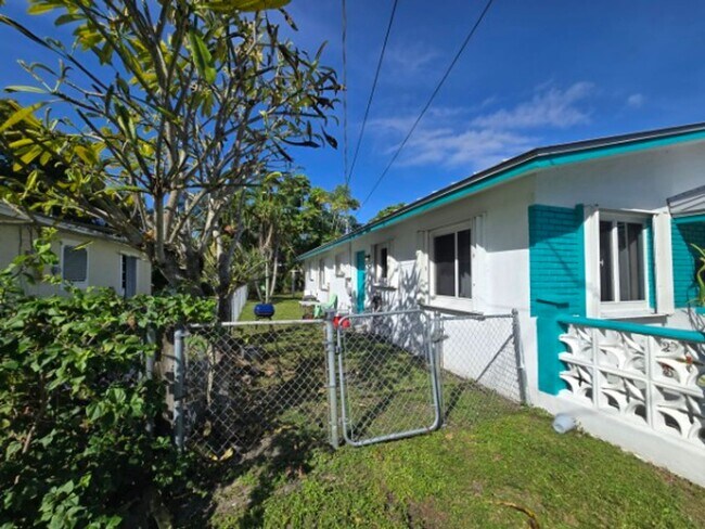 Building Photo - Comfortable Oakland Park Living - 3BR with Outdoor Space