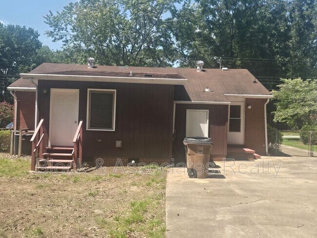 Building Photo - 1605 Pichard St