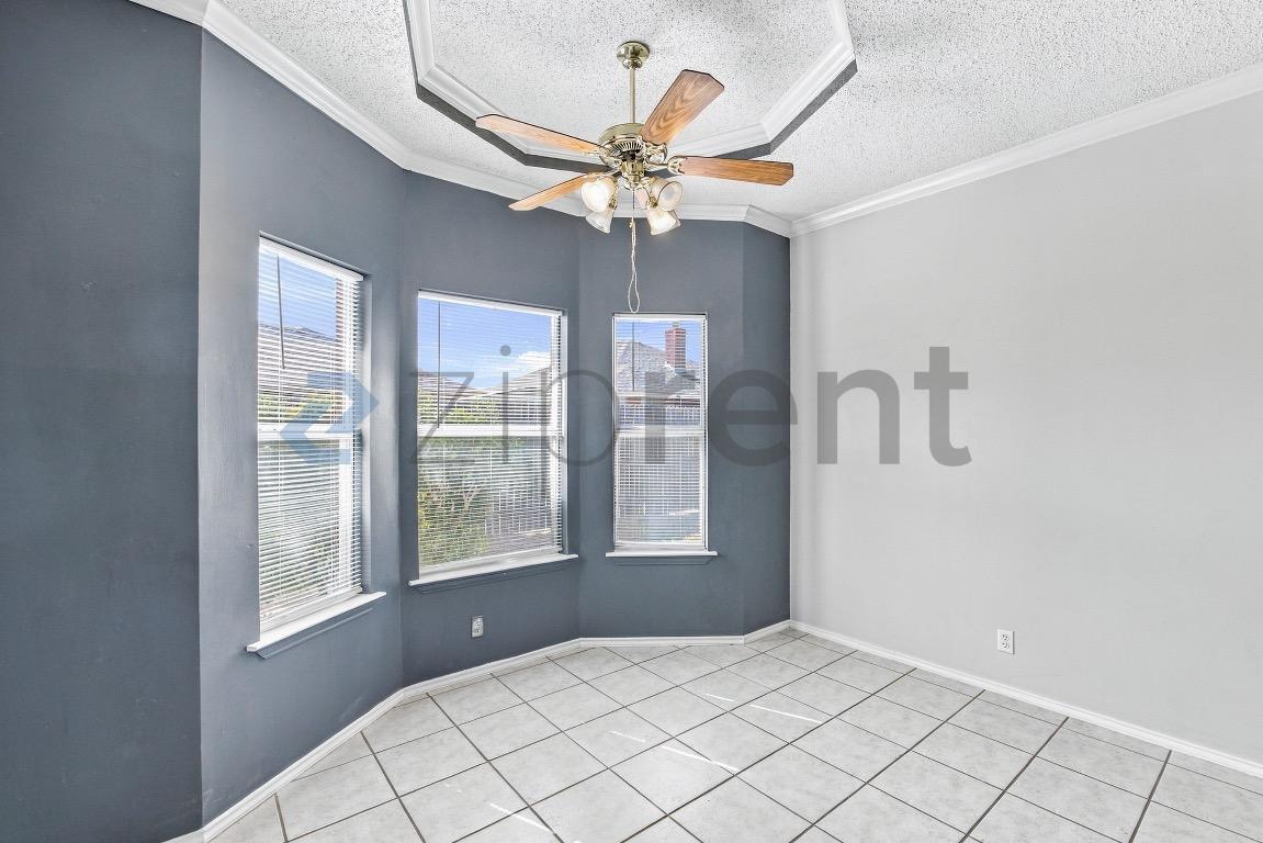 Building Photo - Unit