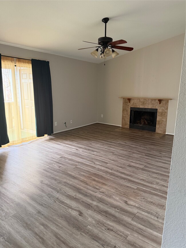 Building Photo - 4444 Victory Dr