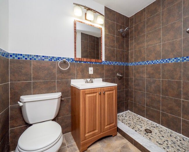 Building Photo - 11 Bedford Ave