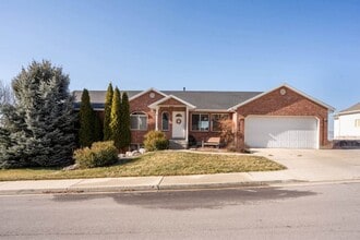 Building Photo - 1912 Oregon Ave