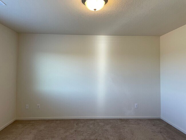 Building Photo - BEAUTIFUL 3 Bedroom 2.5 Bath Home! High Ce...