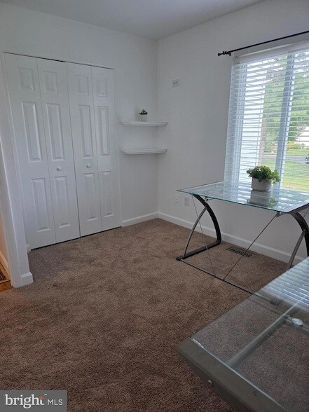 Building Photo - 251 Fir Tree Ct