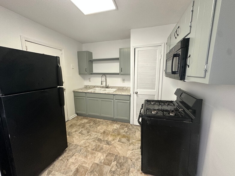 Building Photo - 1272 Lyle Pl NW