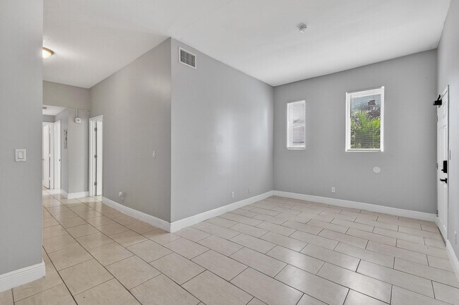 Building Photo - 1401 Division Ave