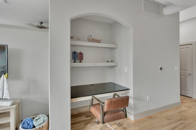 Building Photo - 1901 Post Oak Blvd