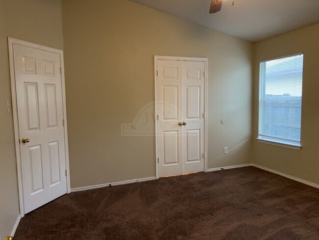 Building Photo - 1201 Fox Creek Dr