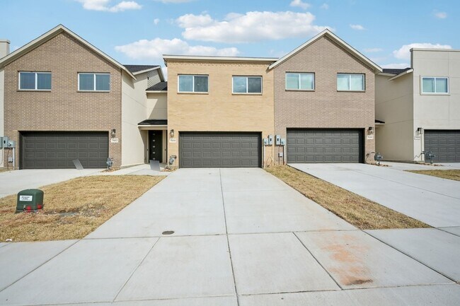Building Photo - 3505 Taas Dr
