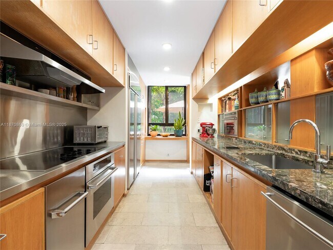 Building Photo - 101 Crandon Blvd
