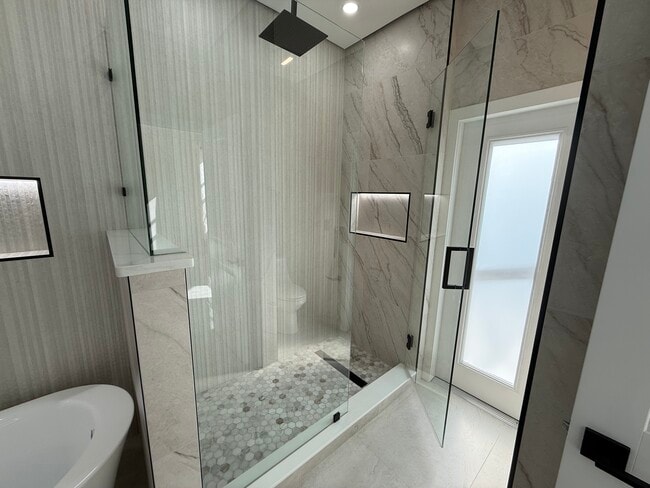 Building Photo - 5380 Oakbourne Ave