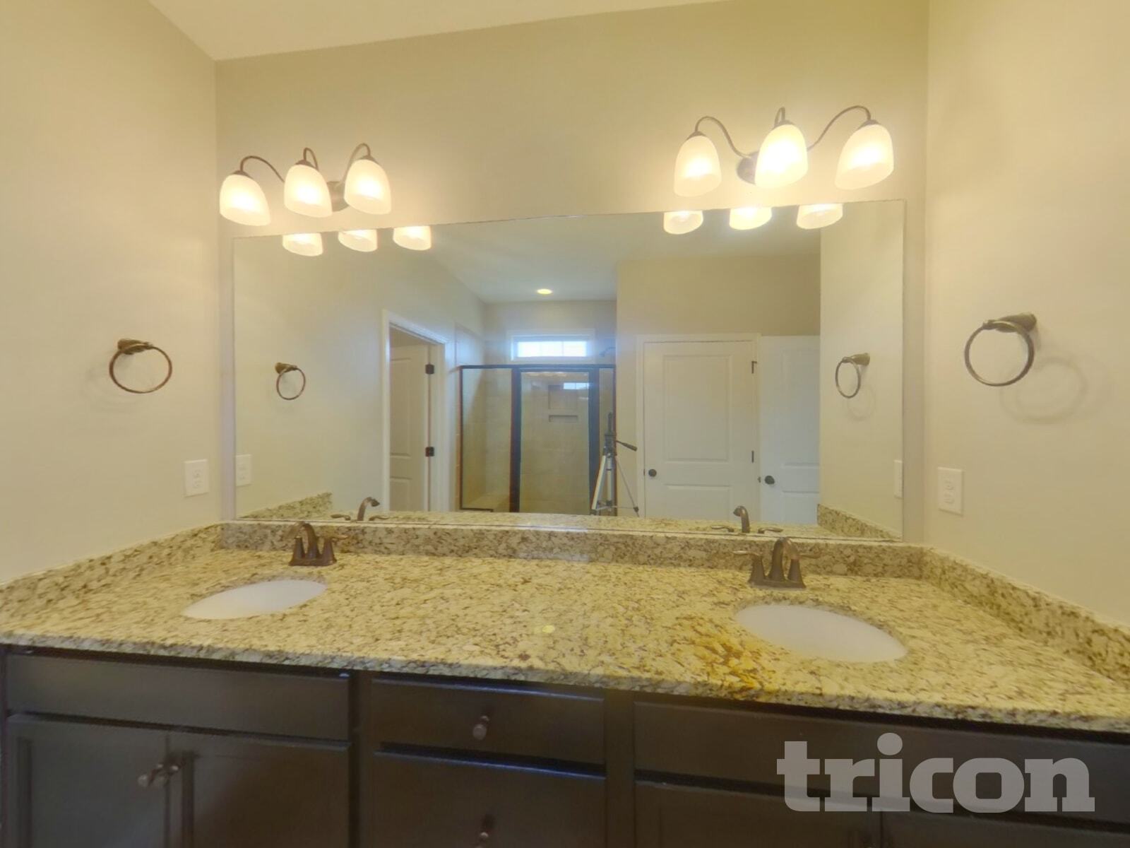 Building Photo - 910 Deepwood Ct