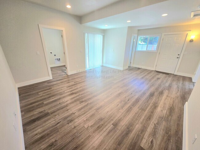 Building Photo - 114 SE 218th Ave