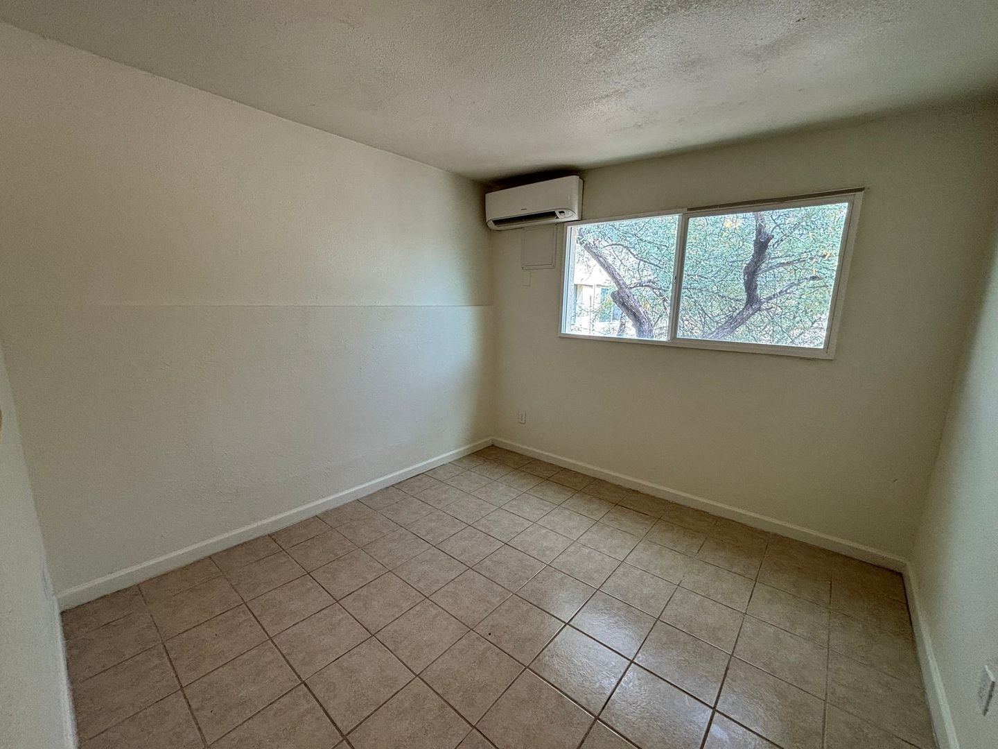 Building Photo - 1 E Navajo Rd