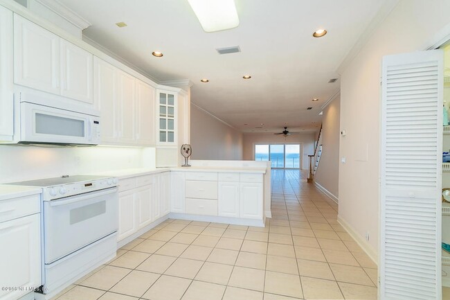 Building Photo - 1626 Strand St