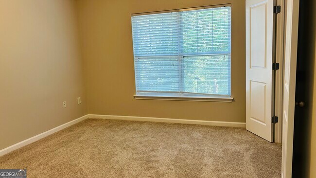 Building Photo - 1035 Barnett Shoals Rd