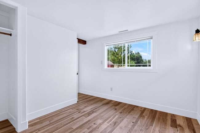 Building Photo - 829 Lincoln Ave