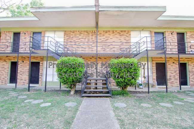 Building Photo - 21 Diana St