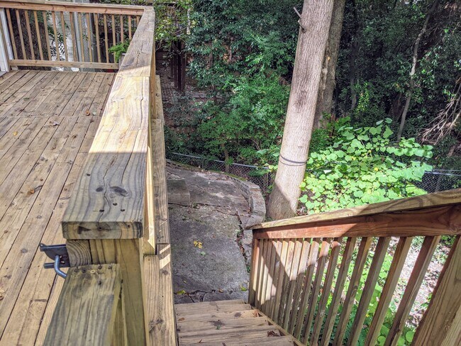 Building Photo - Charming 1 Bedroom Duplex in Buckhead!