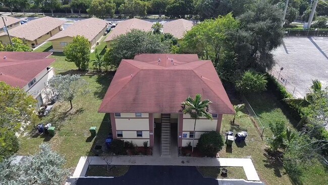 Building Photo - 825 SW 10th St