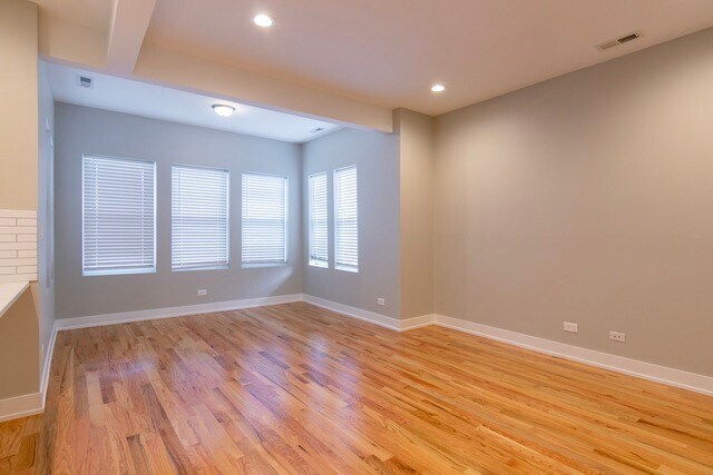Building Photo - 5426 S Ingleside Ave