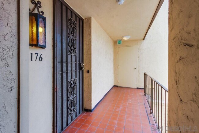 Building Photo - 6333 La Jolla Blvd