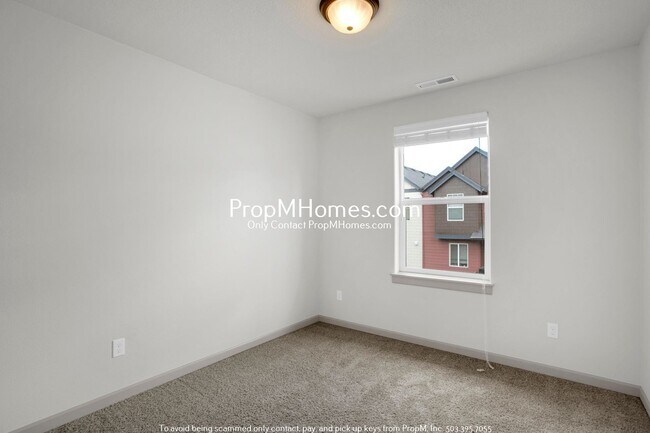 Building Photo - Gorgeous Four Bedroom Townhome in Orenco!