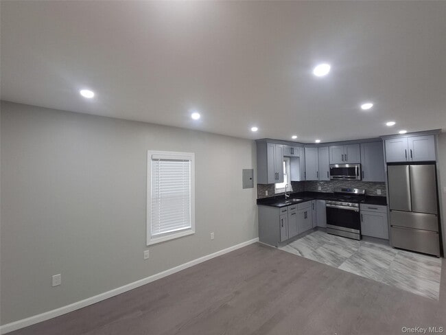 Building Photo - 194-14 115th Rd