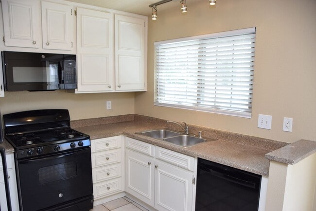 Building Photo - SOUTH - RANCHO LAS PALMAS - 1 STORY HOME - 89123