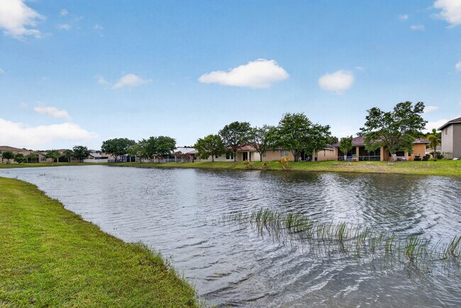 Building Photo - 2237 Newport Isles Blvd