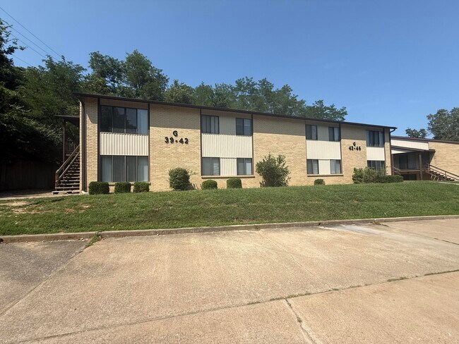Building Photo - 405 Clayton Dr