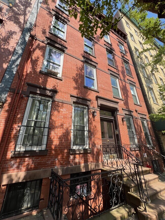 Building Photo - 317 Barrow St