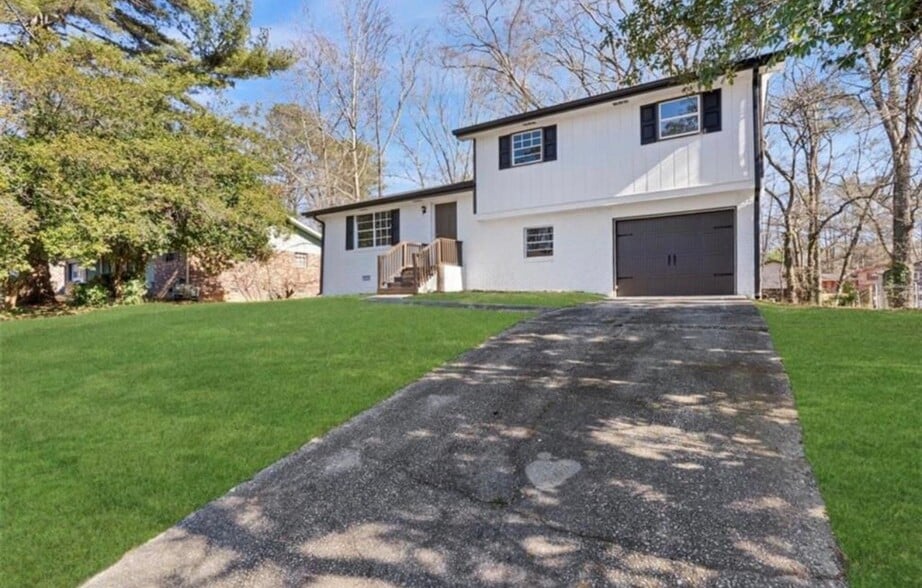 Building Photo - 3800 Leisure Ln