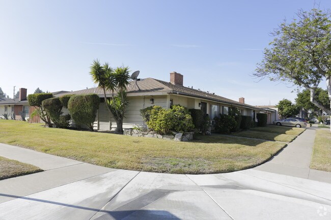 Building Photo - 2201 S Mountain View Ave