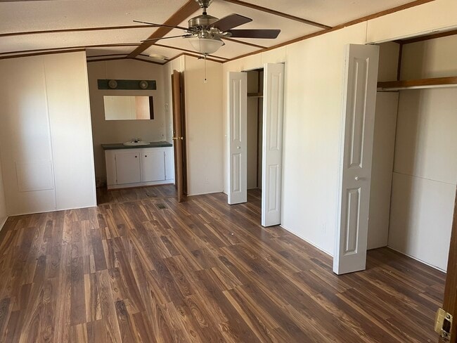 Building Photo - LJE #22