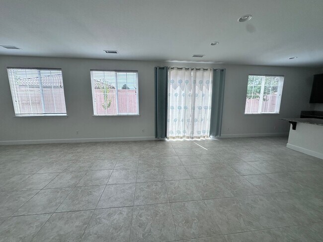 Building Photo - 10735 Ridgebrook Dr