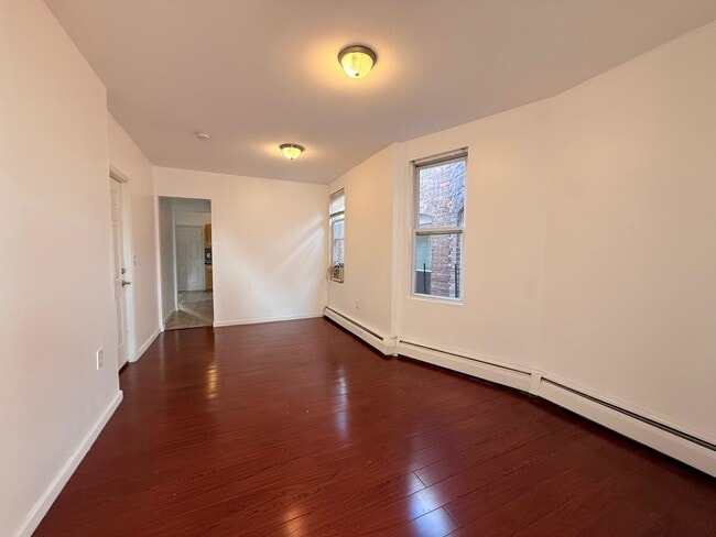 Building Photo - 35 W 47th St