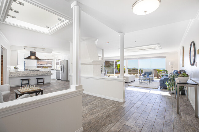 Building Photo - 416 S La Esperanza