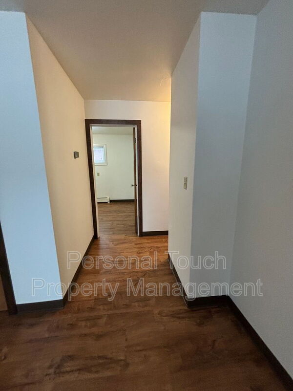 Building Photo - 132 6th Ave N