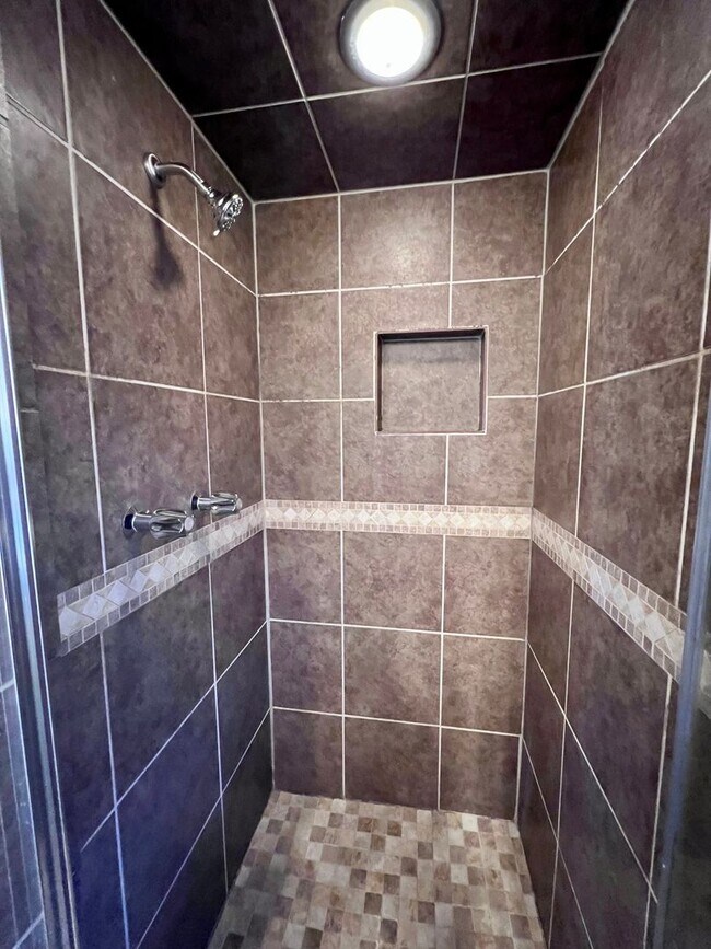 Building Photo - Great 3 bed/2 bath Home in Moore!  Availab...