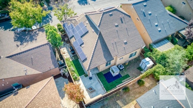 Building Photo - Charming Harlan Ranch Home!