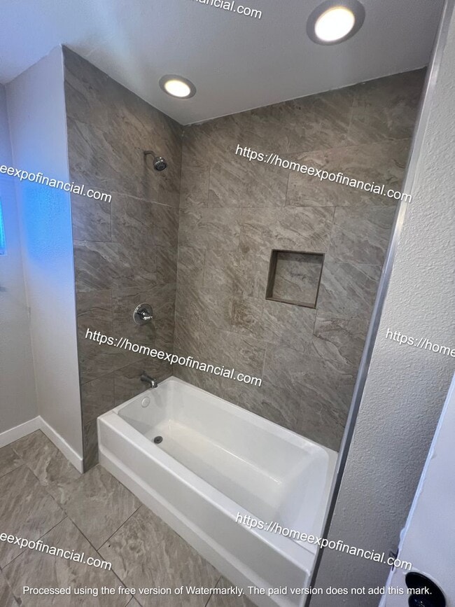 Building Photo - Nice Home For Rent