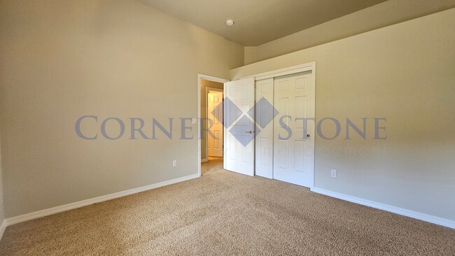 Building Photo - Spacious Home with Large Garage!